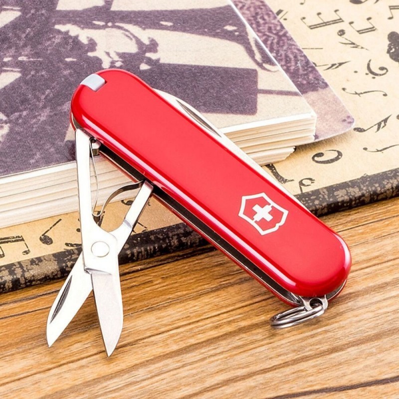 Ніж Victorinox Classic 58мм (7 функцій) Блістер Червоний